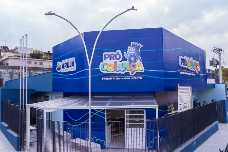 Imagem: Família acusa rede de saúde de negligência após morte de bebê; Prefeitura diz que óbito foi por “causa natural”. Publicada no portal A+.