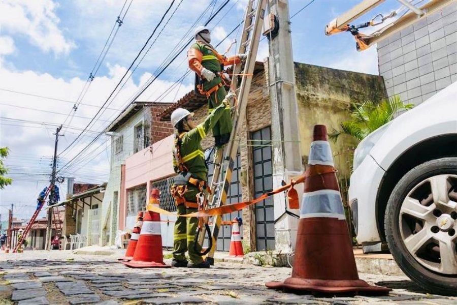 Imagem: Escola de Eletricistas da Neoenergia Elektro abre 135 vagas gratuitas em várias cidades de SP. Publicada no portal A+.