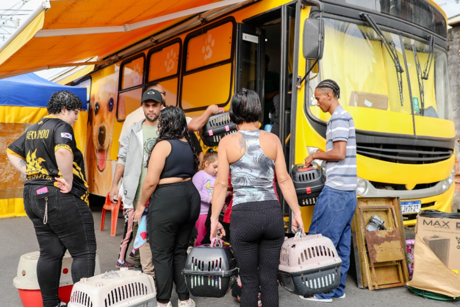Imagem: Com mais de 1,8 mil atendimentos, “Prefeitura no Meu Bairro” mobiliza moradores da Vila Margarida em Ferraz. Publicada no portal A+.