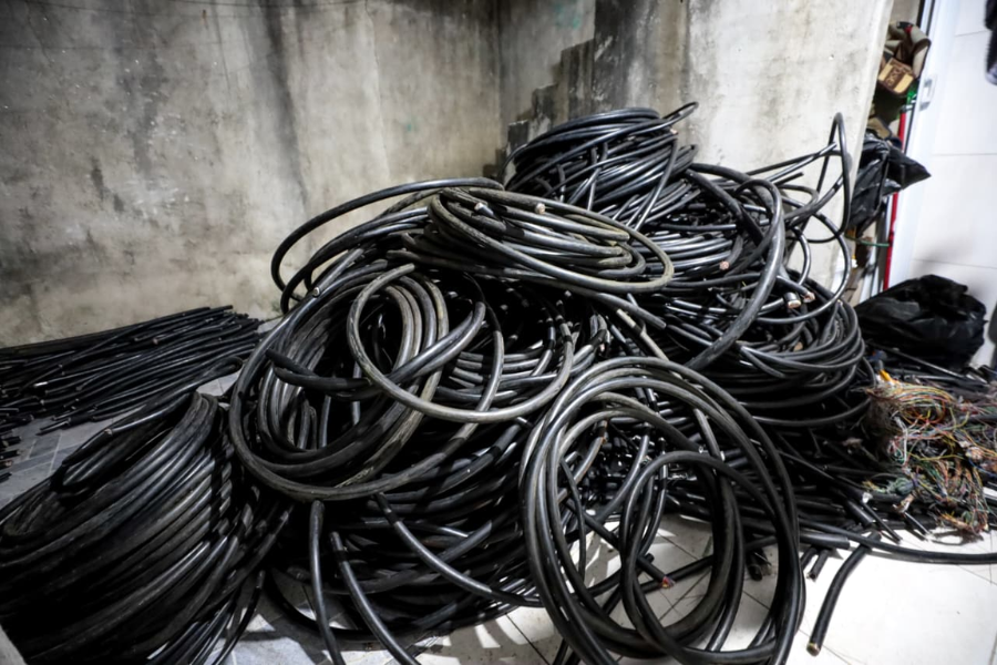 Imagem: GCM de Suzano apreende 1,4 tonelada de fios furtados e prende dois por receptação no Jardim da Saúde. Publicada no portal A+.