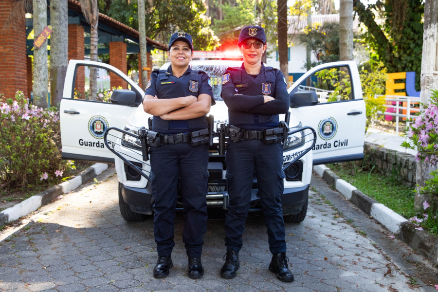 Imagem: Após acionamento do ‘Botão do Pânico’, Guardiã Maria da Penha prende homem em flagrante em Ferraz. Publicada no portal A+.