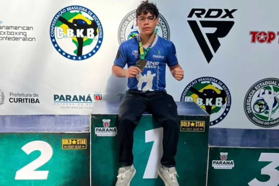 Imagem: Bolsa Atleta de Osasco, Nicolas Tardioli é campeão brasileiro universitário de Kickboxing. Publicada no portal A+.