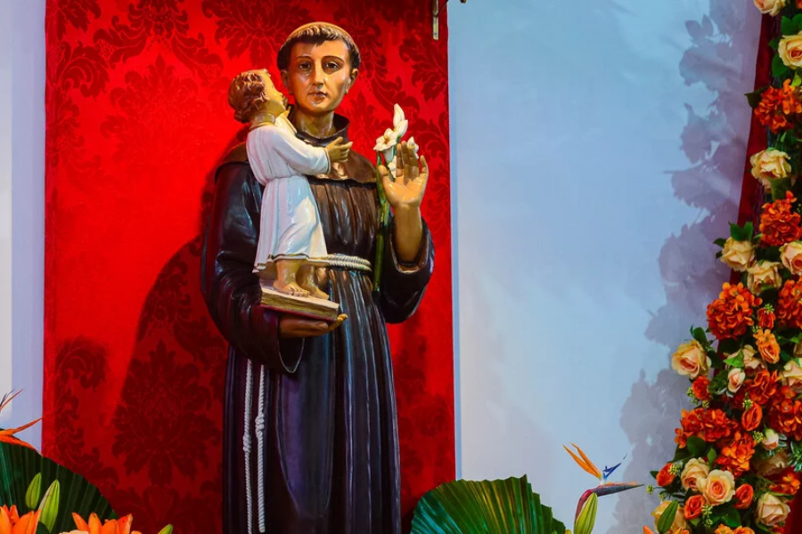 Imagem: Osasco celebra o Dia de Santo Antônio neste sábado com missas, procissão e o tradicional bolo do padroeiro. Publicada no portal A+.