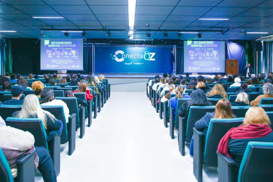 Imagem: Osasco lança programa que dá prêmios e streaming para servidores que usarem plataformas digitais. Publicada no portal A+.