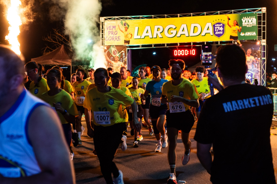 Imagem: Corrida de Aniversário reúne mais de 2,7 mil pessoas em Arujá. Publicada no portal A+.