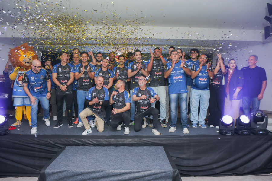 Imagem: Vôlei Mania Itaquá apresenta elenco adulto com reforços internacionais em noite de festa no CEMI. Publicada no portal A+.