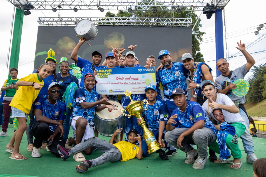 Imagem: Com festa para 8 mil pessoas, Itaquá celebra classificação do Brasil e premia ‘Rua mais bonita da Copa’. Publicada no portal A+.