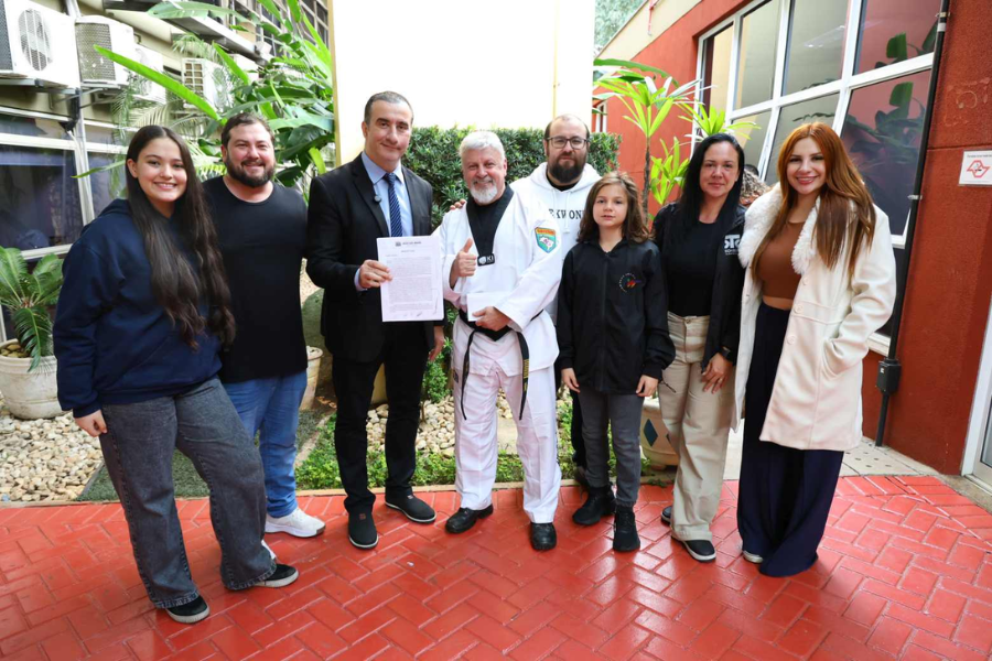 Imagem: Câmara de Mogi aprova homenagem unânime a Grão-Mestre pelos 47 anos de dedicação ao Taekwondo. Publicada no portal A+.