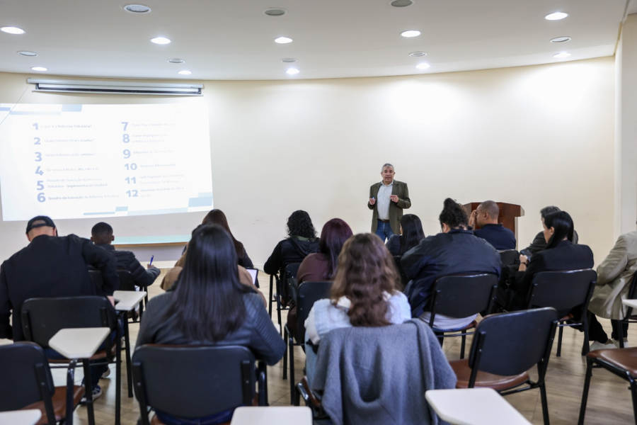 Imagem: Palestra promovida em Ferraz orienta empreendedores sobre impactos da Reforma Tributária em pequenos negócios. Publicada no portal A+.