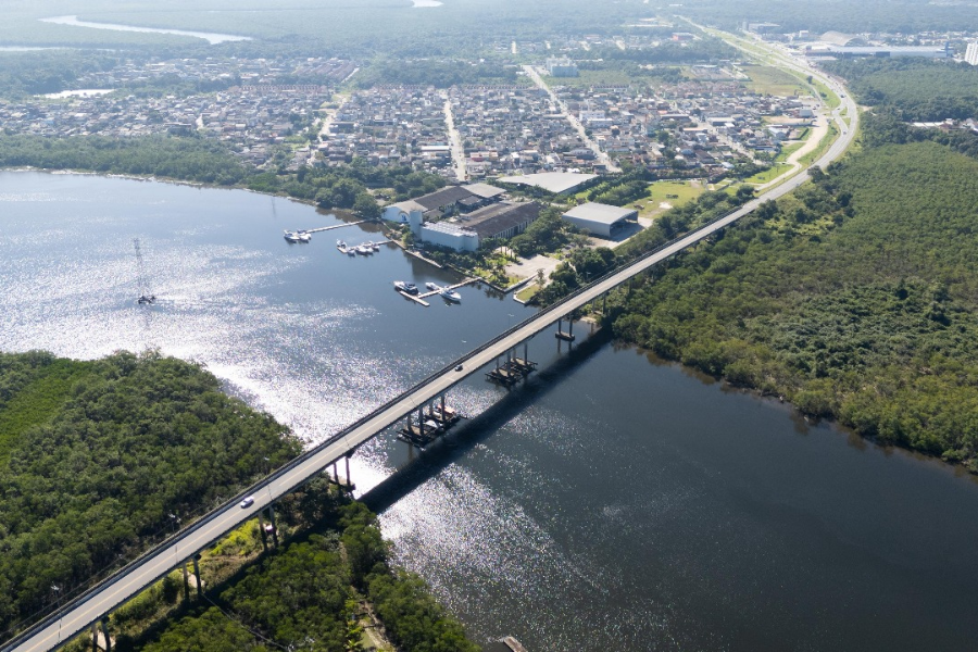 Imagem: Feriado de 9 de Julho: Concessionária Novo Litoral projeta fluxo de 1,1 milhão de veículos e monta operação especial. Publicada no portal A+.