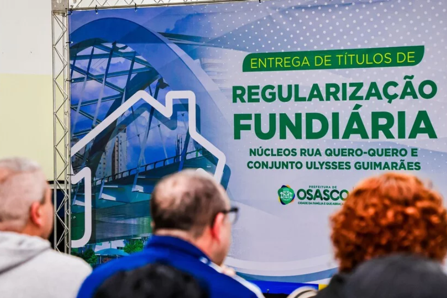 Imagem: Prefeitura de Osasco entrega 112 títulos de propriedade e encerra espera de 30 anos na Zona Norte. Publicada no portal A+.