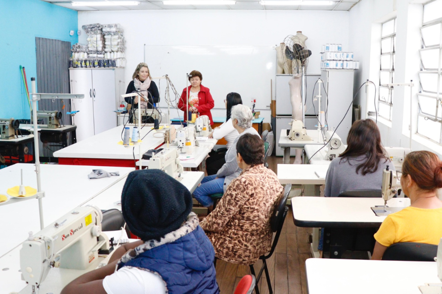 Imagem: Saspe abre 28 vagas gratuitas para cursos de moda e costura em Suzano. Publicada no portal A+.