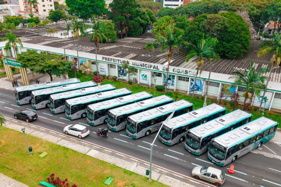 Imagem: Osasco recebe novos ônibus para reforçar o transporte público municipal. Publicada no portal A+.