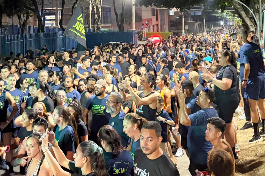 Imagem: Corre da Juventude’ reúne 3 mil pessoas em caminhada e corrida noturna na Vila Virgínia, em Itaquá. Publicada no portal A+.