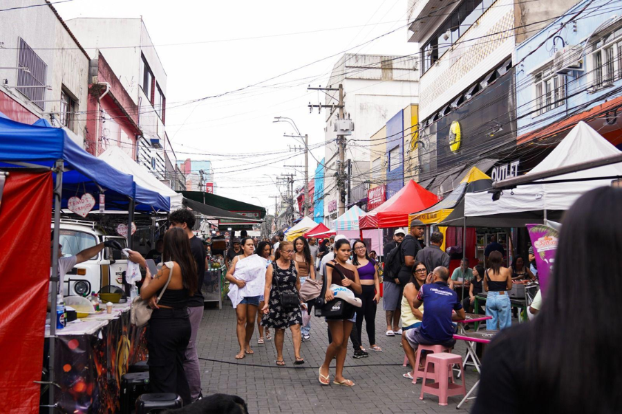 Imagem: Feira Gastronômica de Ferraz celebra um ano com programação especial no centro. Publicada no portal A+.