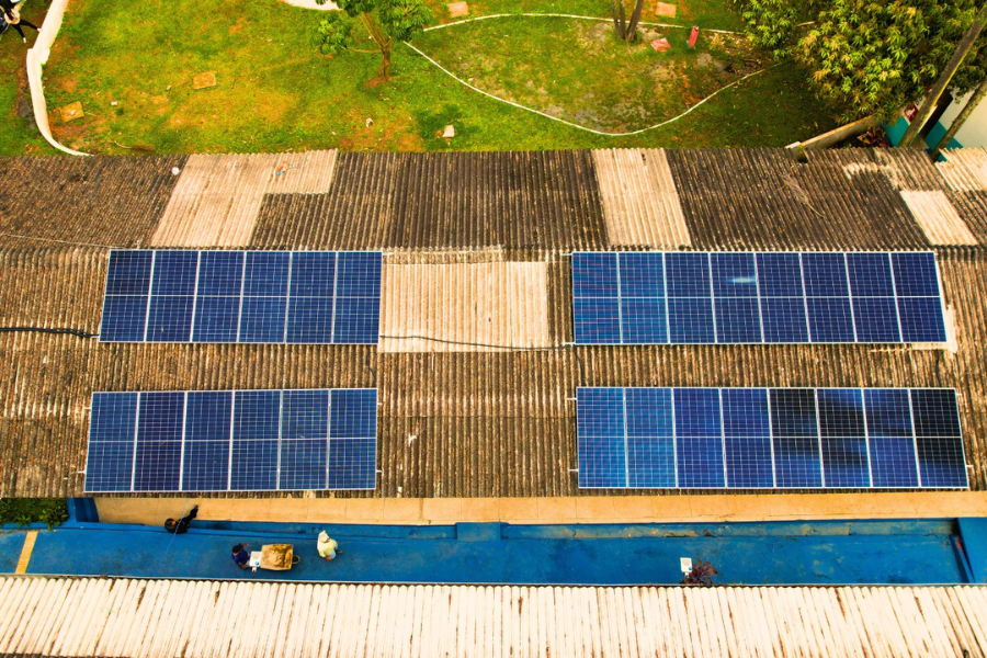 Imagem: Ferraz investe em energia limpa e instala 30 painéis solares no Parque Nosso Recanto. Publicada no portal A+.