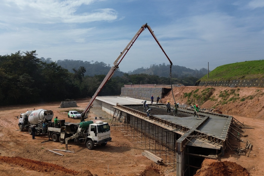 Imagem: Guararema avança com obras do novo Centro de Eventos, Convenções e Exposições no Morro Branco. Publicada no portal A+.