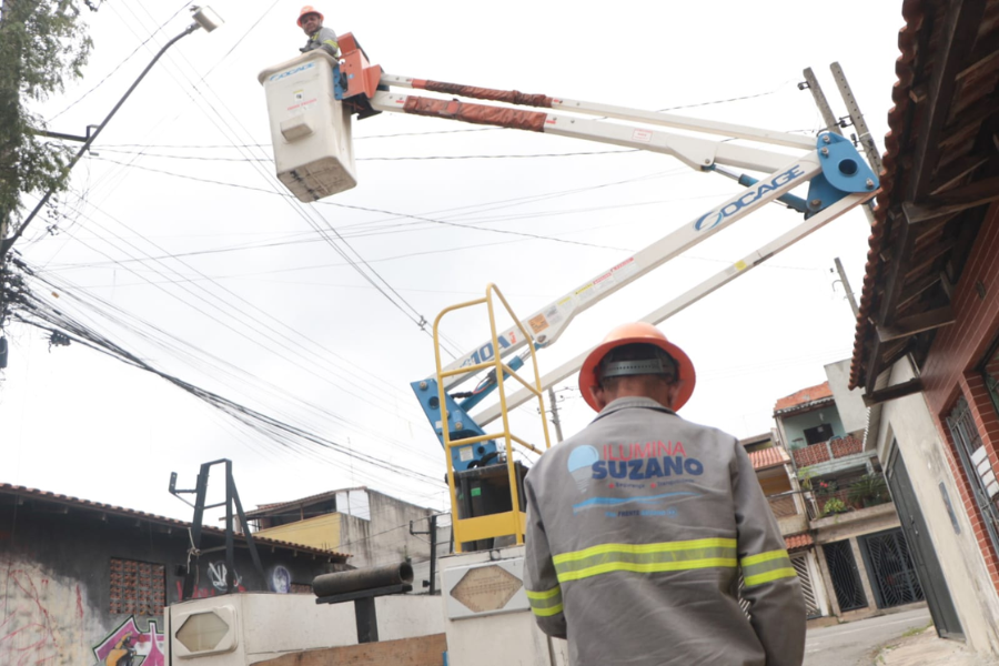 Imagem: Suzano ultrapassa 70% de iluminação por LED e mira cobertura total até o fim do ano. Publicada no portal A+.