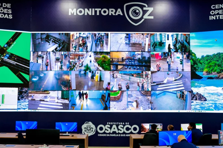 Imagem: Osasco inaugura maior Centro de Segurança da Grande SP e alcança 4 mil câmeras monitoradas. Publicada no portal A+.