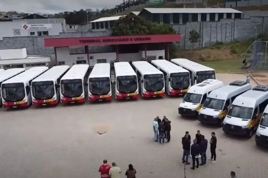 Imagem: Furto de módulos eletrônicos deixa 12 ônibus escolares inoperantes em Santa Isabel; alunos das rotas afetadas não terão falta. Publicada no portal A+.