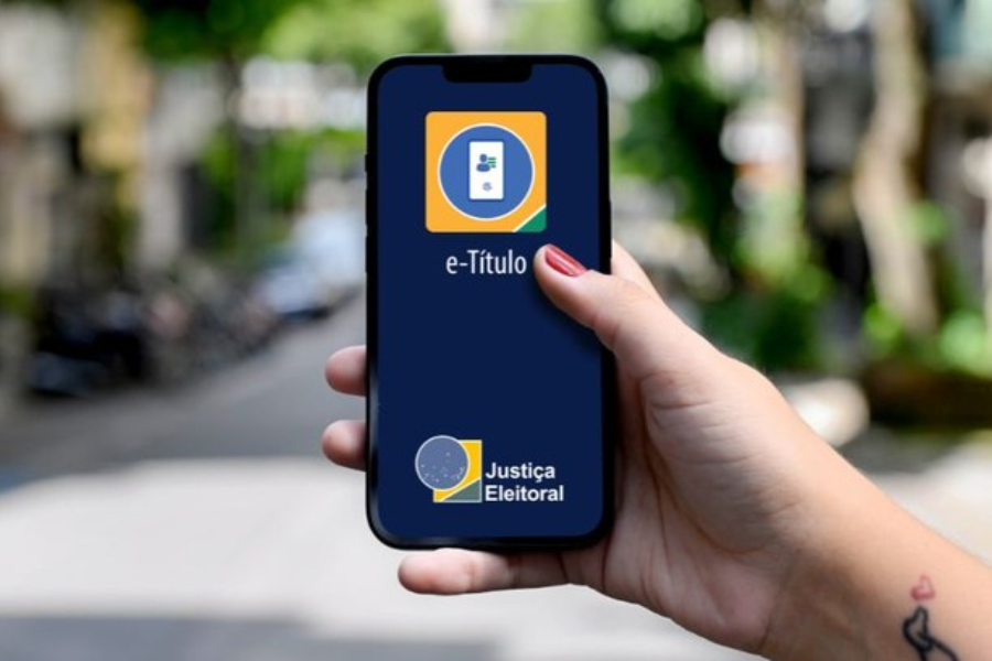 Imagem: e-Título poderá ser baixado no dia da votação nas Eleições 2026; Justiça Eleitoral recomenda instalar o app antes. Publicada no portal A+.