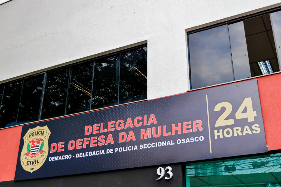 Imagem: Delegacia de Defesa da Mulher de Osasco passa a funcionar 24 horas. Publicada no portal A+.