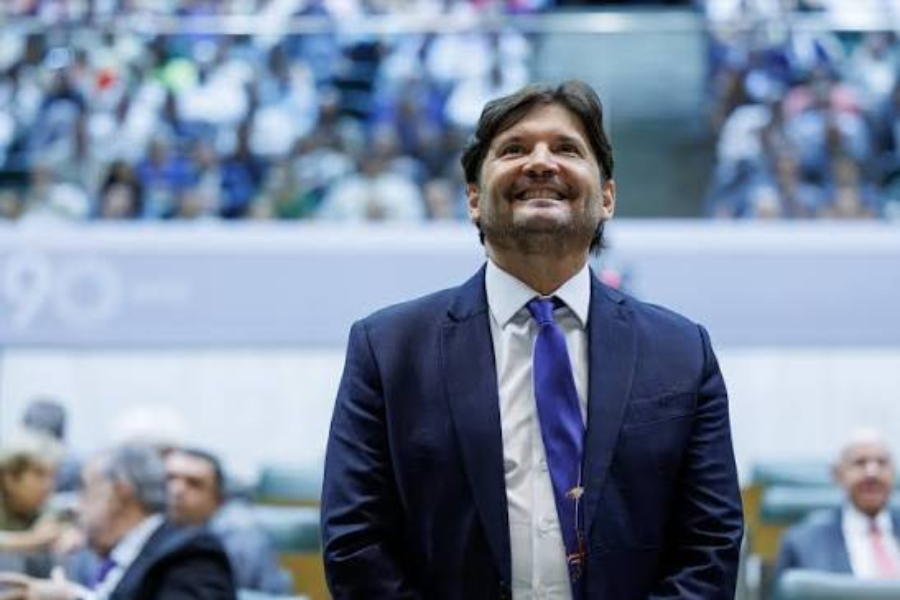 Imagem: André do Prado é eleito senador e o Alto Tietê passa a ter seu primeiro representante no Senado. Publicada no portal A+.