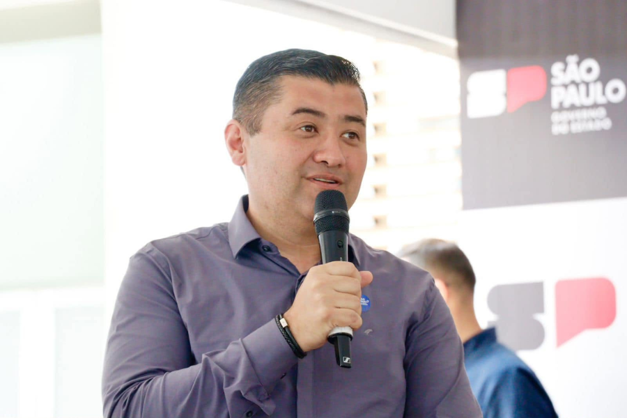 Imagem: Rodrigo Ashiuchi é eleito deputado estadual com mais de 160 mil votos. Publicada no portal A+.