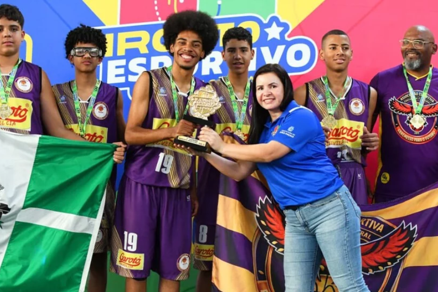 Imagem: Basquete de base de Osasco brilha com título invicto e vice-campeonato inédito no Circuito Esportivo 2026. Publicada no portal A+.