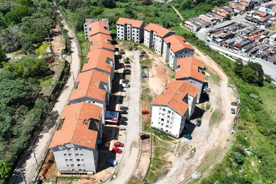 Imagem: Suzano anuncia retomada das obras do Residencial Santa Cecília, que vão garantir moradia regularizada a 280 famílias. Publicada no portal A+.