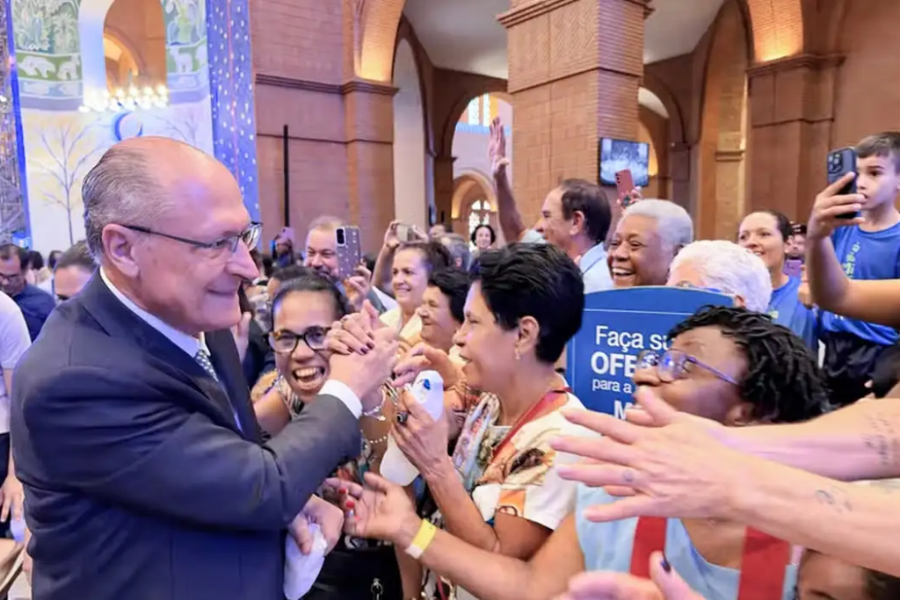 Imagem: Alckmin anuncia calçada de 134 km entre Arujá e Aparecida. Publicada no portal A+.