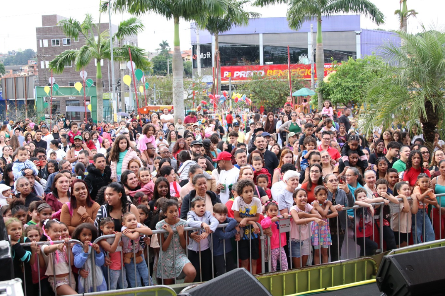 Imagem: Milhares de pessoas festejam o Dia das Crianças no encerramento do 1º Festival Viva Ferraz. Publicada no portal A+.