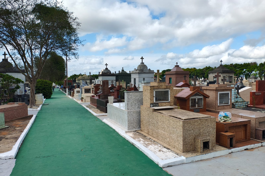 Imagem: Missas e homenagens devem levar mais de 65 mil pessoas aos cemitérios municipais. Publicada no portal A+.