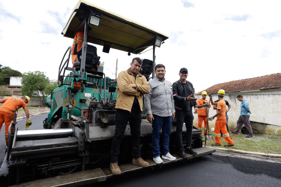 Imagem: Pavimentação de quatro ruas avança no Parque Heroísmo e fortalece mobilidade no distrito de Palmeiras, em Suzano. Publicada no portal A+.