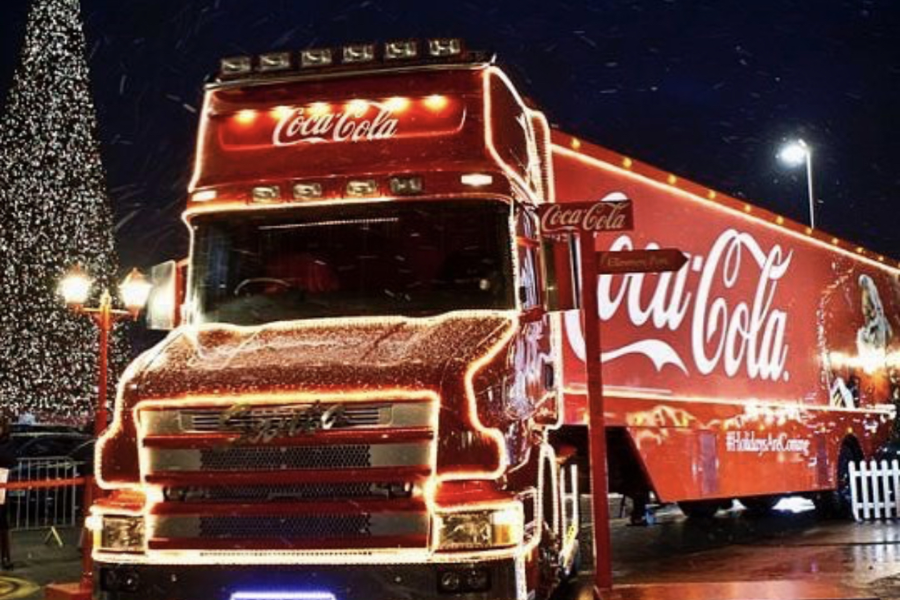 Imagem: Ferraz e Suzano vão receber a Caravana de Natal da Coca-Cola em novembro; veja datas, horários e trajetos. Publicada no portal A+.